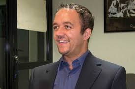 Richard Wix dictará conferencia sobre relaciones de pareja en Faces-UC