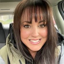 Andrea Cummings's Instagram, Twitter & Facebook