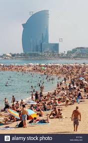Find barcelona pictures and barcelona photos on desktop nexus. Touristen Am Strand Von Barceloneta Barcelona Spanien Europa Stockfotografie Alamy
