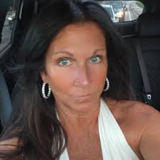 THINGS to KNOW ABOUT AA: It works ifyou work it -There are over 5,000,000  meetings a year There are over 100,000 groups worldwide AA is in over 170  countries worldwide -Over one