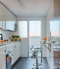 Led cocina barras de cocina decoración de cocina cocina larga y estrecha cocina alargada cocinas pequenas modernas diseño cocinas modernas pequeñas cocinas blancas cocina semiabierta. Cocinas Alargadas Ideas Para Aprovechar Su Espacios Pequenos
