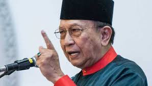 Setiausaha dewan rakyat memberinasihat kepada yang dipertua hal hal berkaitan dewan ketika bersidang. Contohi Pm Hadir Jawab Sendiri Soalan Di Dewan Negara