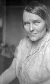 Gabrielle Hébert, a woman photographer and painter's wife — AWARE Archives  of Women Artists, Research and Exhibitions