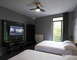 Have to advance to 9:24 to see. Five Places In The World You Ve Gotta See If You Love Gaming