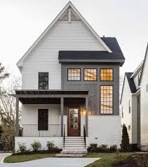 27 Modern Farmhouse Exterior Design Ideas For Stylish But Simple Look Mit Bildern Hauswand Style At Home Haus Architektur