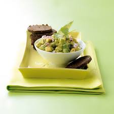 Thunfisch Tatar In Avocado Rezept Essen Und Trinken