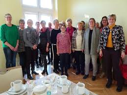 Frankenau Pm Mit Dem Immer Wichtiger Werdenden Thema Pflege Beschaftigte Sich Die Frauenunion Waldeck Frankenberg Bei Ihrem Besuch In Der Ne Frau Pflege Berg