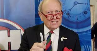 BBC Bargain Hunt host clarifies he's not to blame after team's huge loss at  auction