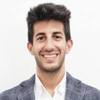 200+ perfiles de «Adrian»