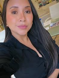 Life is too short and unpredictable not to live it exactly as you please.  Un recordatorio: Biba bida, sea feliz, no laga nada strobabo🙏🏻 Bon  weekend🌸