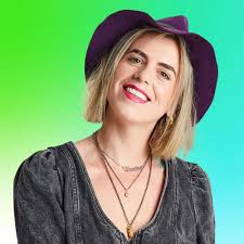 Hattie Pearson's Instagram, Twitter & Facebook