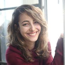 Jordan S., Estudante de mestrado em Literatura Inglesa com 10 anos de  experiência no ensino e tutoria de inglês para todos os níveis.