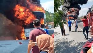 Ana sayfa arama sonuçları balıkesir yangın. Son Dakika Facia Balikesir De Yolcu Otobusu Yandi 5 Kisi Yasamini Yitirdi Haberler Gundem Haberleri