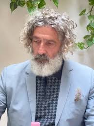 Jean Pierre (@jeanpierreblanc1 ) est le Jansen de Capitale de la Douceur.  Mais c’est aussi et surtout depuis presque 40 ans l’homme derrière le  Festival de Hyères, devenu le plus important festival de ...