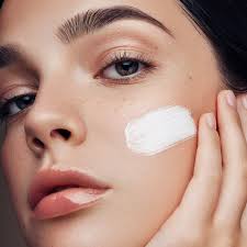 Ein gesicht wie milch und blut mit abgewandtem gesicht jmds. Trockene Haut Im Gesicht Die Besten Sos Tipps Und Produkte Cosmopolitan