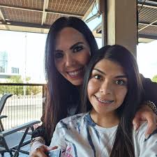 Happy birthday to the sweetest mom 💕 Gracias por visitarme justo en los  momentos de mudanza que más te necesitaba. Chuckys y yo te amamos diario 💖  Feliz vida ma :)