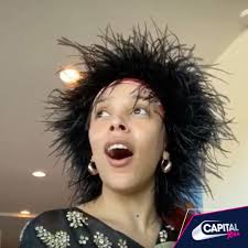 Kevin Hart tried to dance battle his personal trainer and things got  awkward... 😂😂😂