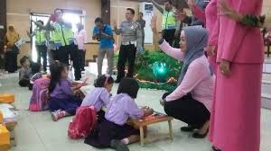 Maybe you would like to learn more about one of these? Ratusan Anak Tk Dan Paud Ikuti Lukis Rambu Lalin Di Gedung Kesenian Lahat Sriwijaya Post