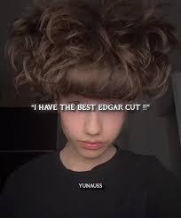 Penny Edgar's Instagram, Twitter & Facebook