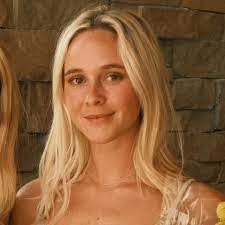 Savannah Weinstein's Instagram, Twitter & Facebook