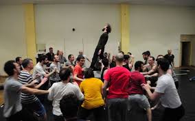La première fois que nous avions vu ce danseur chorégraphe, c'était dans l'histoire des larmes, de jan fabre, en 2005. Bezons Ils Se Glissent Dans La Peau De Danseurs Professionnels Le Parisien