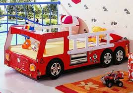 Kinderzimmer Gestalten 20 Kinderbetten Fur Jungs Wie Autos Geformt Kinder Zimmer Kinderbett Junge Kinderzimmer Gestalten