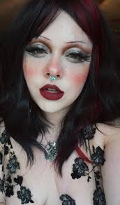 I have to share this gorgeous top, I can't keep it to myself any longer. An  M Lindholm Designs original design,it features lustrous bamboo and cotton,  handmade flower garland lace, off the