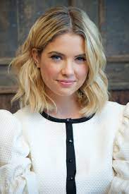 She is best friends with alison dilaurentis along with spencer hastings, aria montgomery and emily fields. Hanna Pretty Little Liars Short Hair