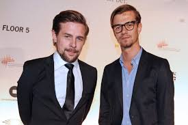 Die situation auf deutschlands intensivstationen ist dramatisch und das pflegepersonal geht an seine grenzen. Klaas Heufer Umlauf Und Joko Winterscheidt Mit Diesen 15 Minuten Treffen Sie Deutschland Mitten Ins Herz Gala De