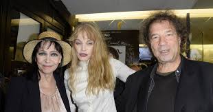 He is the son of director john berry. Anna Karina Avec Son Mari Dennis Berry Et Arielle Dombasle A L Avant Premiere Du Film Opium Au Cinema Le Saint Germain Des Pres A Paris Le 27 Septembre 2013 Purepeople