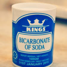 Seterusnya, sapu campuran tersebut pada ketiak, biarkan selama 15 minit hingga setengah kering. Cara Putihkan Ketiak Dengan Baking Soda