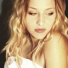 Roslyn Moore's Instagram, Twitter & Facebook