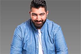 Larkspurs symbolize positivity and love. Comedian Faisal Kawusi Kommt Nach Selm