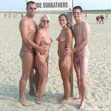 nude sunbathers - FKK Bilder und Fotos