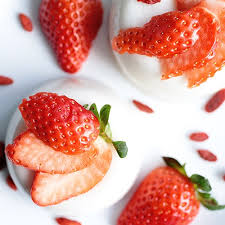 Die zarte creme passt zu jeder jahreszeit und gelegenheit und schmeckt groß und klein. Vegan Coconut Panna Cotta Green Evi