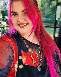 Shawna Atwell's Instagram, Twitter & Facebook