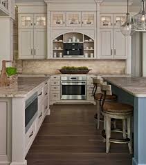 Love This Kitchen Cream Cabinets Travertine Backsplash Granite With Creams Bro Traditional Kitchen Design Kitchen Renovation Backsplash For White Cabinets