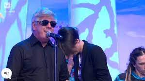 Born in greve in chianti, florence as aleandro civai, blind, baldi began playing the guitar as an autodidact while he was at the reggio emilia college for the blind. Aleandro Baldi Oggi 1 Ascolti Tv Blog