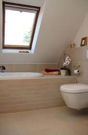 Badewanne Unter Dachschrage Dachschrage Dachfenster Badewanne C Feng Shui Living Badezimmer Dachschrage Badezimmer Mit Schrage Badezimmer