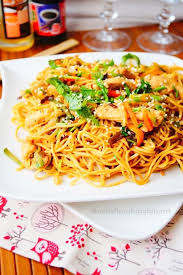 Nouilles Chinoises Au Poulet Aux Legumes Aux Delices Du Palais Recette Asiatique Facile Recettes De Cuisine Recette Asiatique