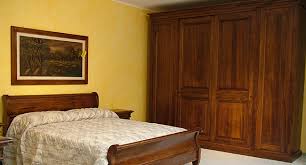 Letti matrimoniali in vero legno. Camere Da Letto Classiche In Legno Made In Italy