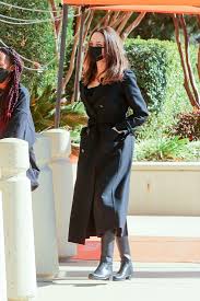 Angelina jolie chatted with e! Angelina Jolie Wears Black Wrap Coat To Go Shopping