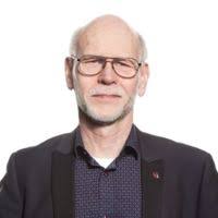 Christopher M Hartmann