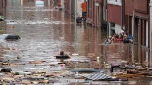 In chaudfontaine, in de provincie luik, is gisteren in de rivier de vesder het lichaam van. Overstromingen In Duitsland 1 300 Mensen Vermist In Rijnland Palts Ook Belgie Nederland En Luxemburg Getroffen Door Dodelijke Overstromingen