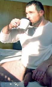 homem pelado tomando café Pic | Sex.com