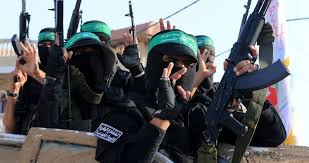 Kassam tugayları tarafından yapılan yazılı açıklamada, askeri güçlerin hazırlık halinin azami düzeye yükseltildiği ve tugaylara bağlı tüm askeri unsurlara teyakkuza geçme talimatı verildiği belirtildi. Izzeddin Kassam Tugaylari Isgal Rejimi Cinayetlerinin Bedelini Odeyecek