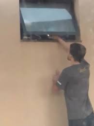 #EM JABOTICABAL | Jovem é preso após ser flagrado filmando vizinha no banho  no Centro, Um jovem de 22 anos, que ainda não teve a identidade divulgada,  foi preso em Jaboticabal após ser flagrado ...