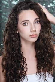 Look 1 de 3 de Charlie-Anne https://www.instagram.com/charlie_anne04 ) de  l'agence Agence ema MUA: Marilou Laneuville (  https://www.instagram.com/mariloubeauty.pro )