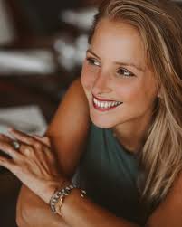 Déborah Krey (@deborah_krey) • Instagram photos and videos