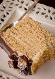 No Bake Honey Cake With Graham Crackers And A Soft Cream Topped With Chocolate Ganache Honey Cake Recipe Desserts Graham Cracker Recipes